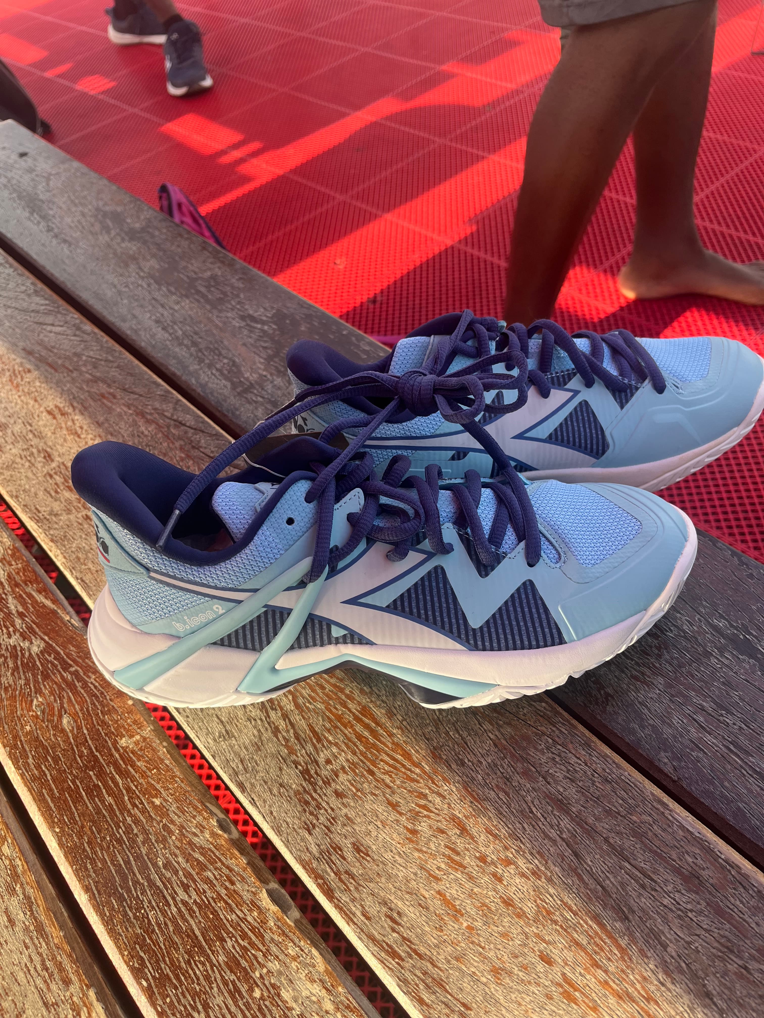 Diadora tennis shoe 