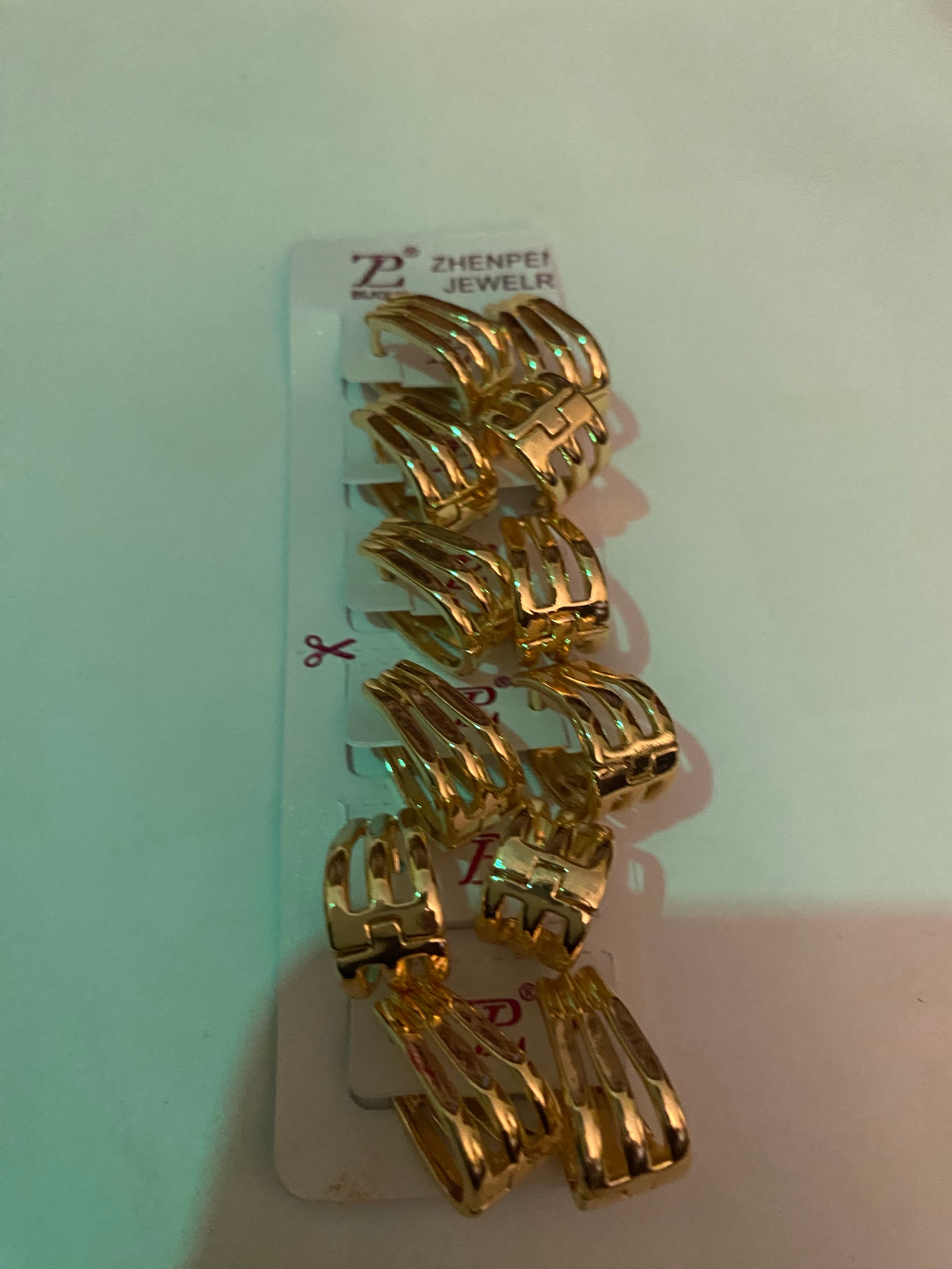 PLAIN GOLD EARRINGS 