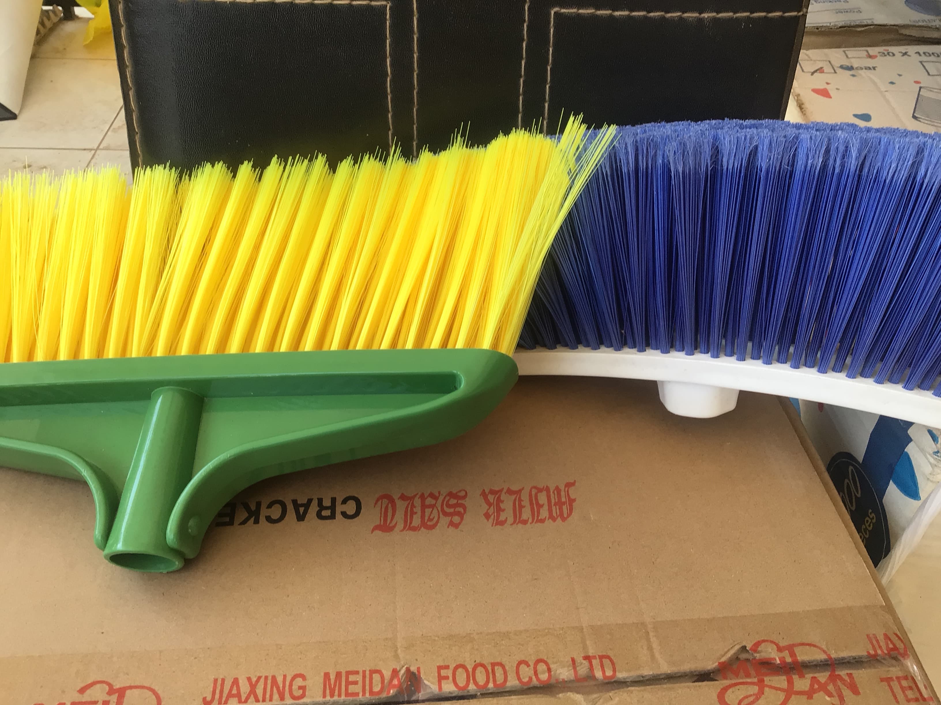 BROOM  STICK  MEDIUM 