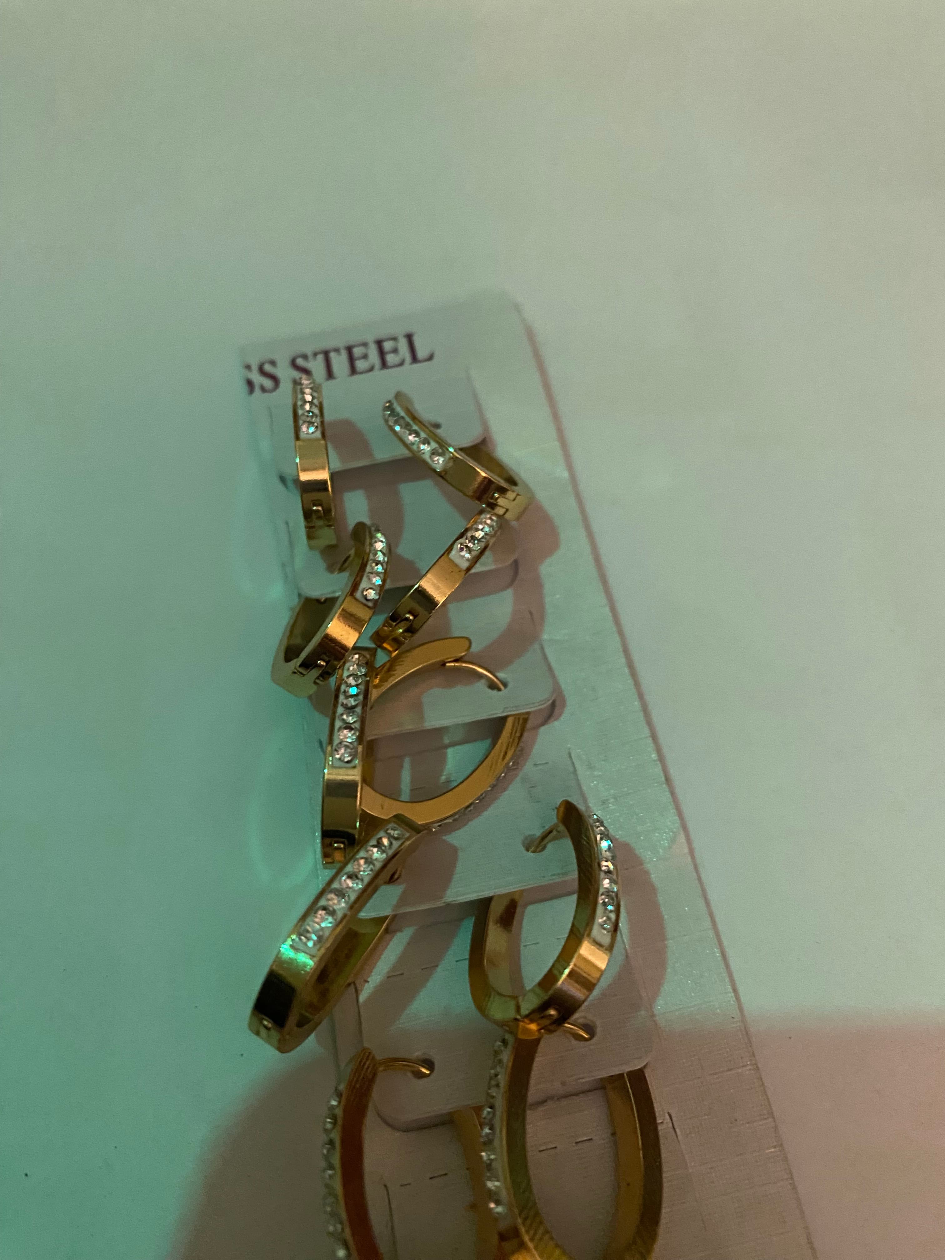 EARRINGS WITH SIDE STONES